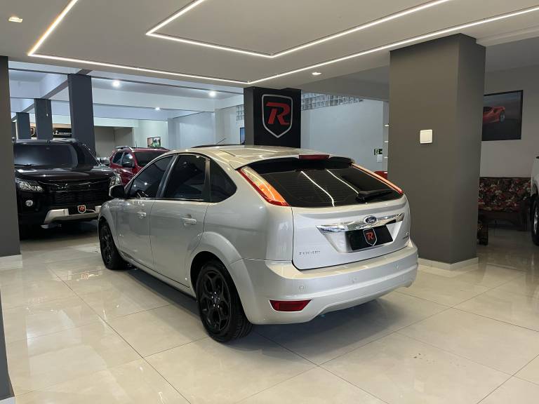 FORD - FOCUS - 2012/2013 - Prata - R$ 49.950,00