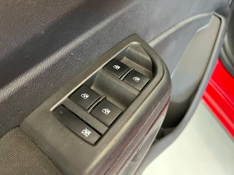 CHEVROLET - ONIX - 2015/2015 - Vermelha - Sob Consulta