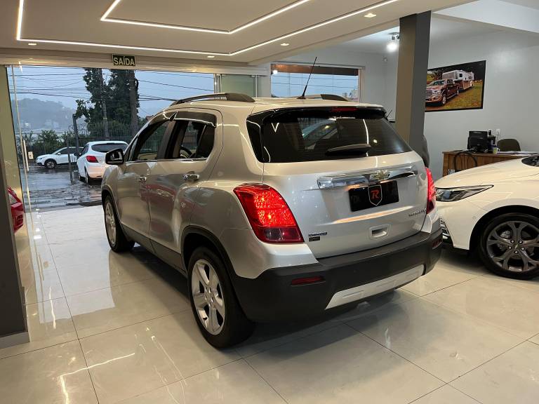 CHEVROLET - TRACKER - 2014/2014 - Prata - R$ 53.900,00