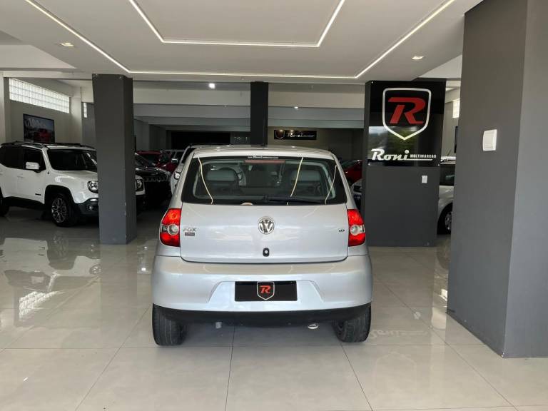 VOLKSWAGEN - FOX - 2010/2010 - Prata - R$ 36.900,00