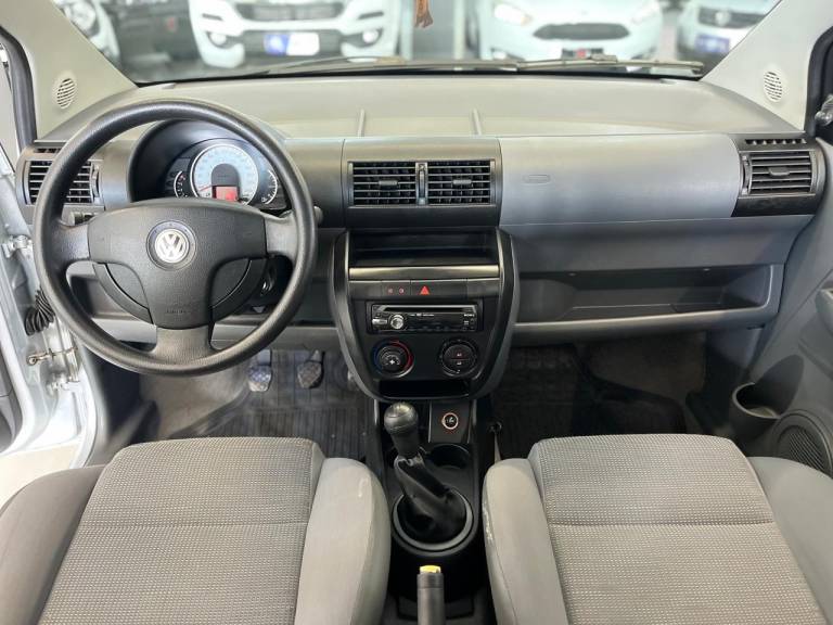 VOLKSWAGEN - FOX - 2010/2010 - Prata - R$ 36.900,00