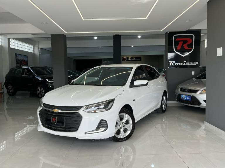 CHEVROLET - ONIX - 2022/2022 - Branca - R$ 84.990,00