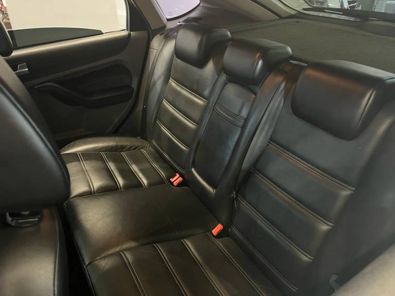 FORD - FOCUS - 2012/2013 - Prata - R$ 49.950,00