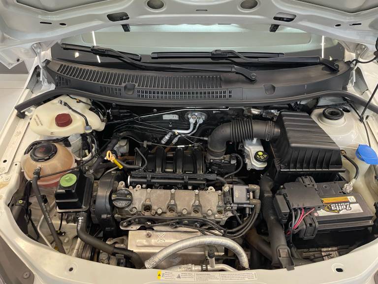 VOLKSWAGEN - SAVEIRO - 2018/2018 - Branca - R$ 55.000,00