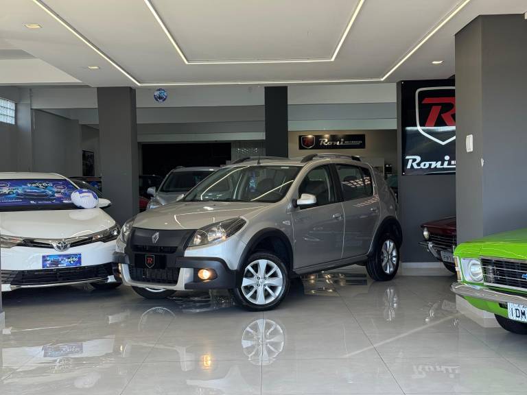 RENAULT - SANDERO - 2013/2014 - Prata - R$ 45.990,00