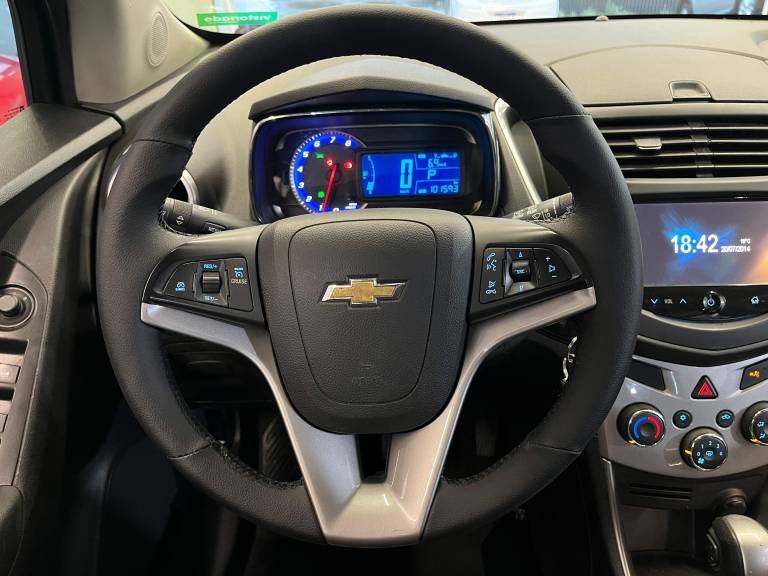 CHEVROLET - TRACKER - 2014/2014 - Prata - R$ 53.900,00