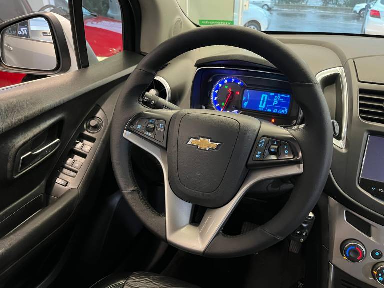 CHEVROLET - TRACKER - 2014/2014 - Prata - R$ 53.900,00