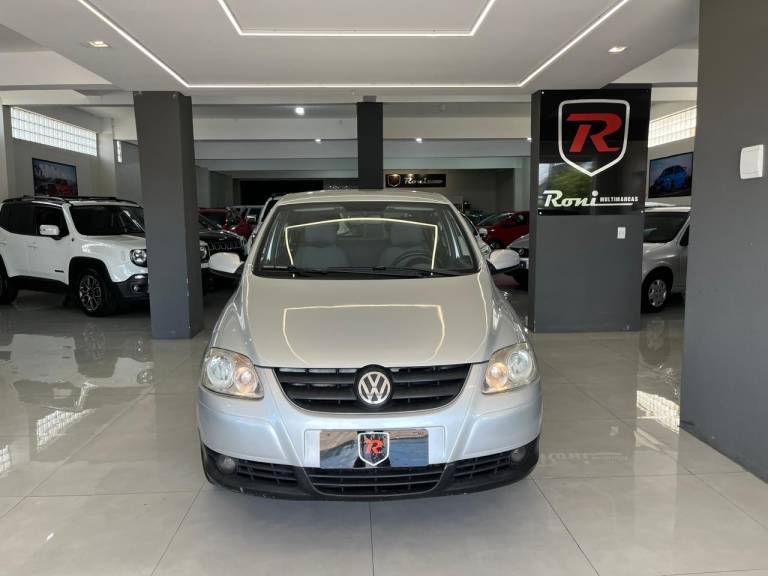 VOLKSWAGEN - FOX - 2010/2010 - Prata - R$ 36.900,00