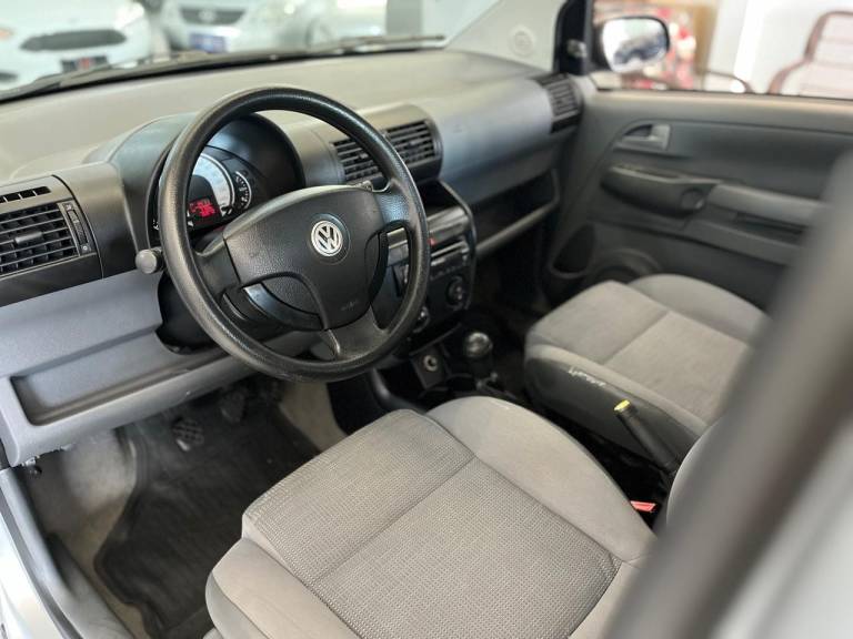 VOLKSWAGEN - FOX - 2010/2010 - Prata - R$ 36.900,00