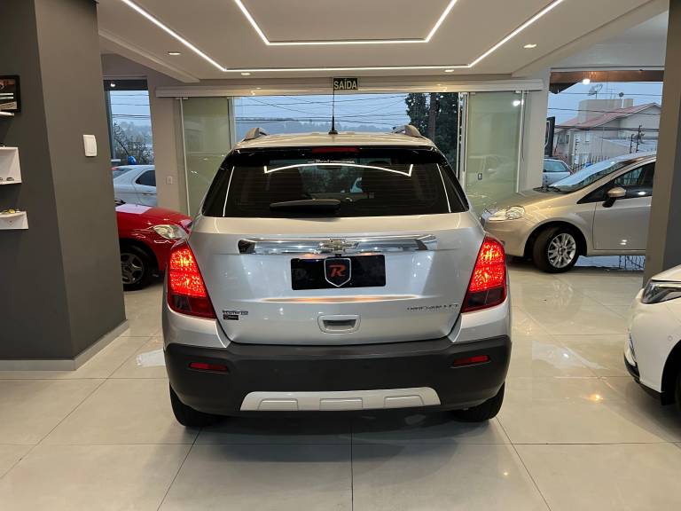 CHEVROLET - TRACKER - 2014/2014 - Prata - R$ 53.900,00