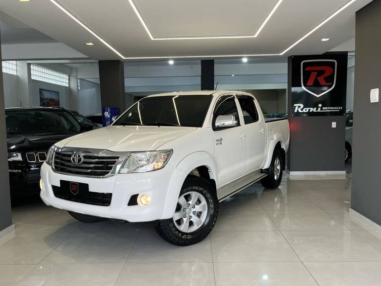 TOYOTA - HILUX - 2015/2015 - Branca - R$ 115.000,00