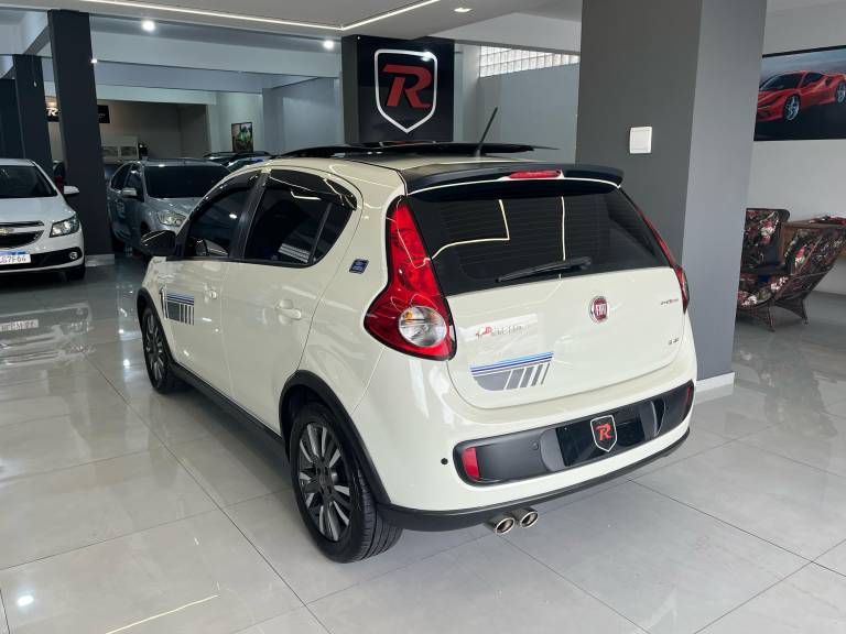 FIAT - PALIO - 2015/2016 - Branca - R$ 54.900,00