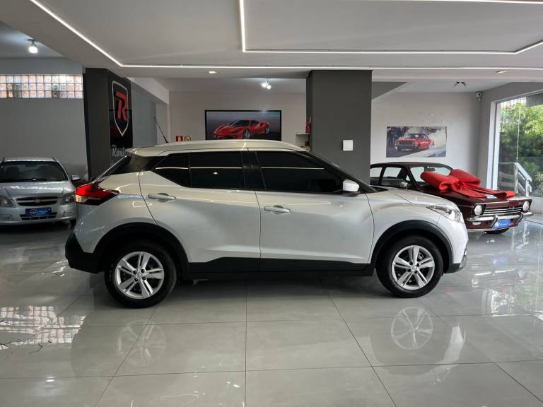 NISSAN - KICKS - 2019/2019 - Prata - R$ 87.990,00
