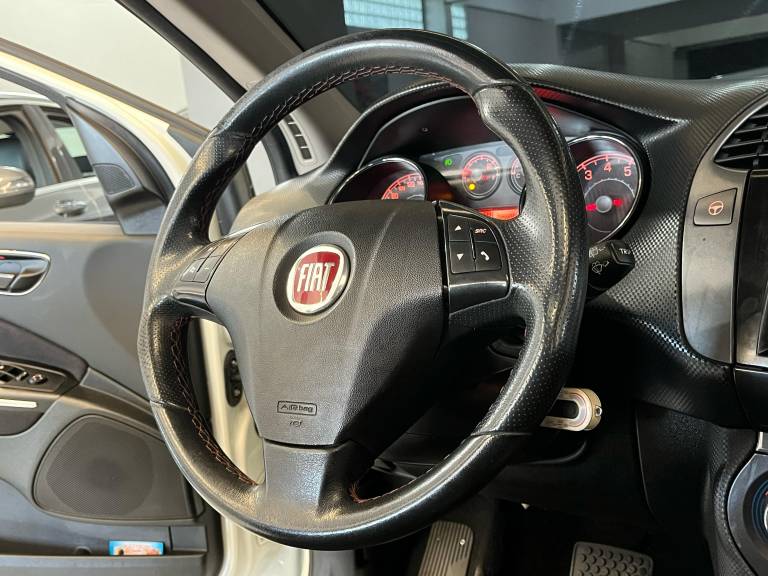 FIAT - BRAVO - 2013/2013 - Branca - R$ 43.500,00
