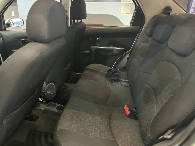 FIAT - SIENA - 2010/2011 - Branca - R$ 28.990,00