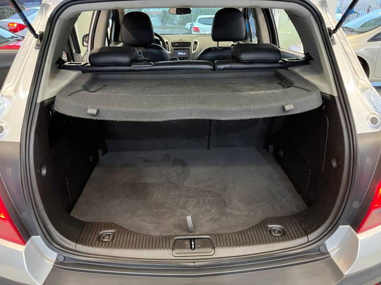 CHEVROLET - TRACKER - 2014/2014 - Prata - R$ 53.900,00