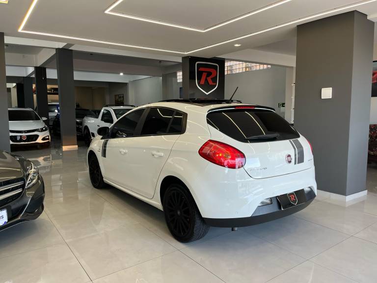 FIAT - BRAVO - 2013/2013 - Branca - R$ 43.500,00