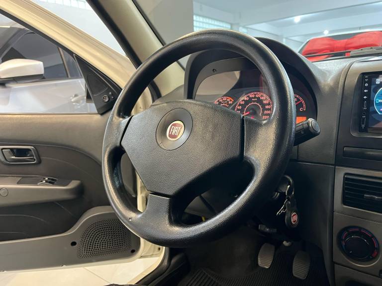 FIAT - SIENA - 2010/2011 - Branca - R$ 28.990,00
