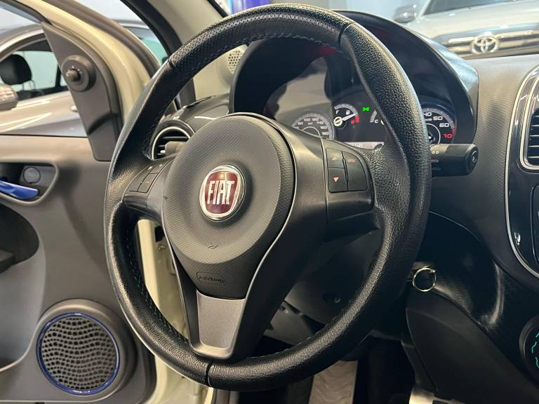 FIAT - PALIO - 2015/2016 - Branca - R$ 54.900,00
