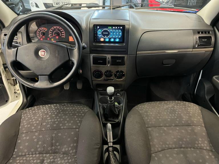 FIAT - SIENA - 2010/2011 - Branca - R$ 28.990,00