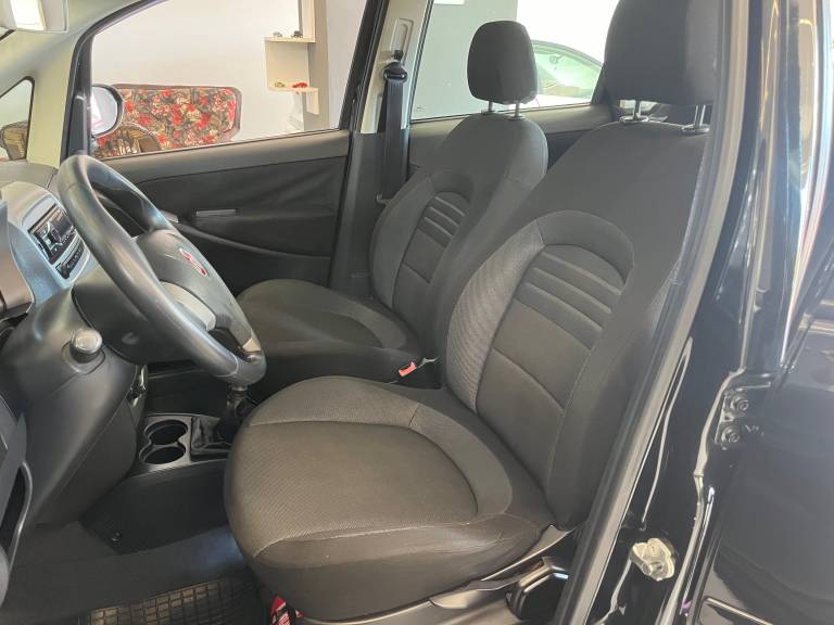 FIAT - IDEA - 2013/2014 - Preta - R$ 41.900,00