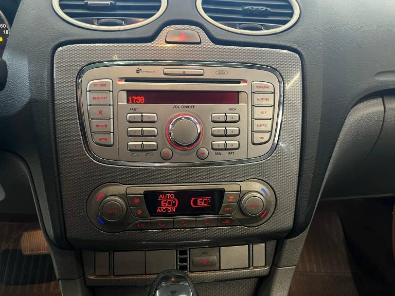 FORD - FOCUS - 2012/2013 - Prata - R$ 49.950,00