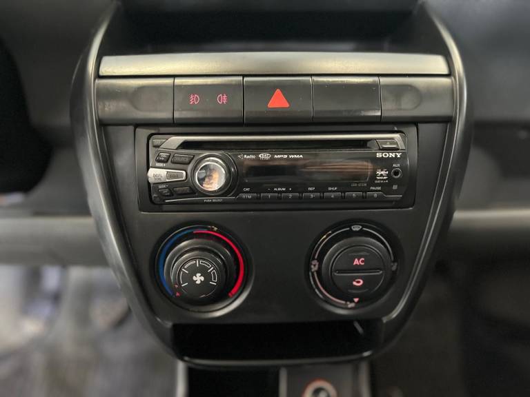 VOLKSWAGEN - FOX - 2010/2010 - Prata - R$ 36.900,00