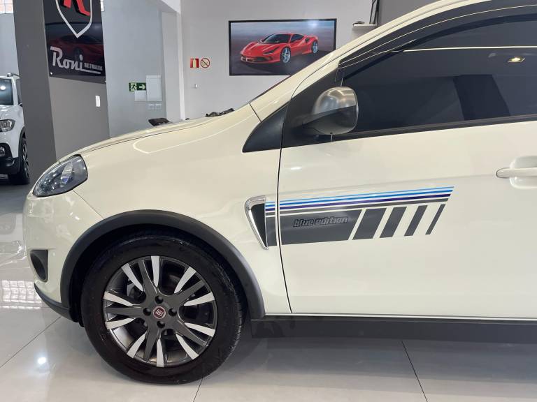 FIAT - PALIO - 2015/2016 - Branca - R$ 54.900,00