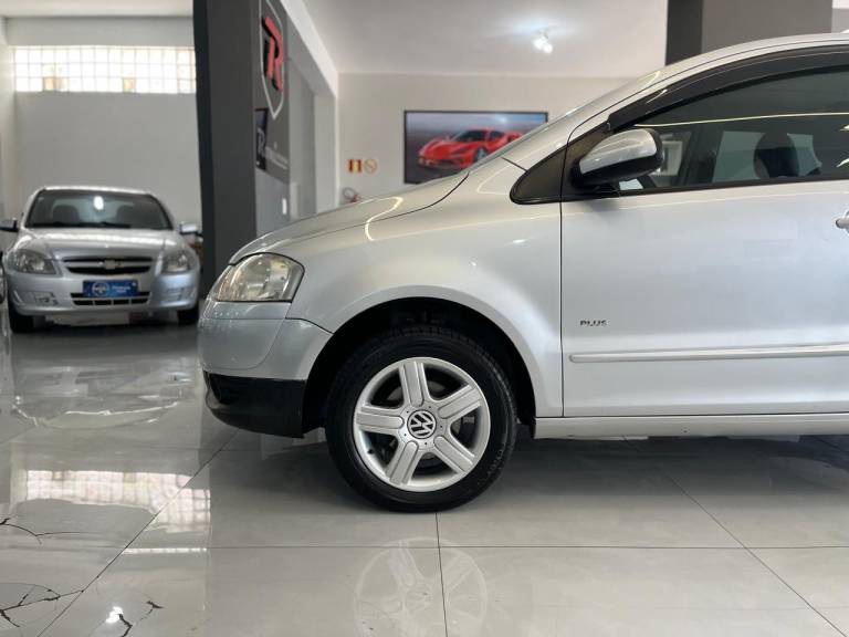VOLKSWAGEN - FOX - 2010/2010 - Prata - R$ 36.900,00