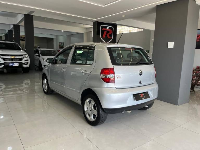 VOLKSWAGEN - FOX - 2010/2010 - Prata - R$ 36.900,00