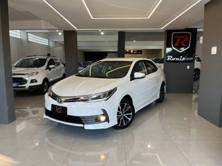 TOYOTA - COROLLA - 2017/2018 - Branca - R$ 107.900,00