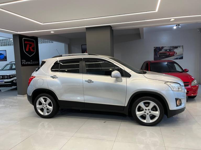 CHEVROLET - TRACKER - 2014/2014 - Prata - R$ 53.900,00