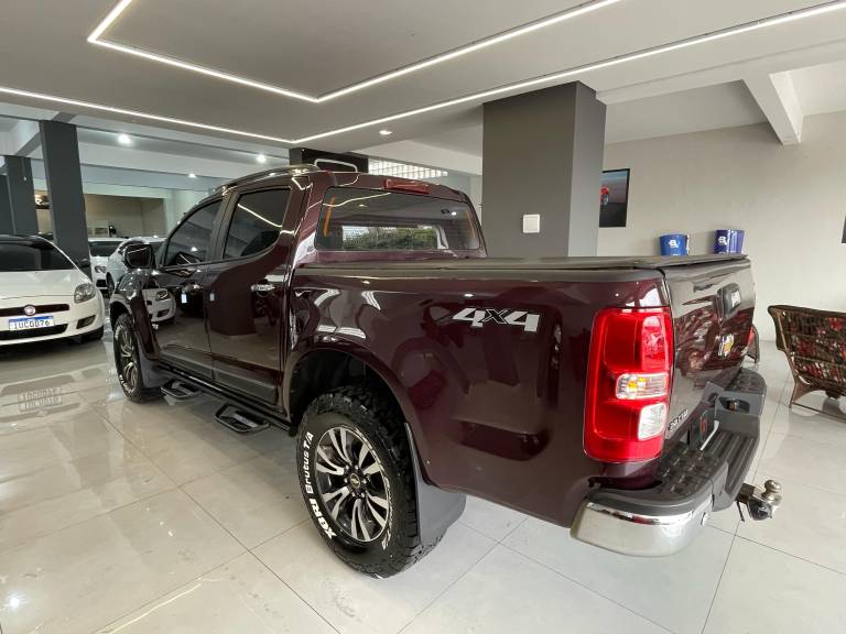 CHEVROLET - S10 - 2018/2019 - Vermelha - R$ 165.000,00