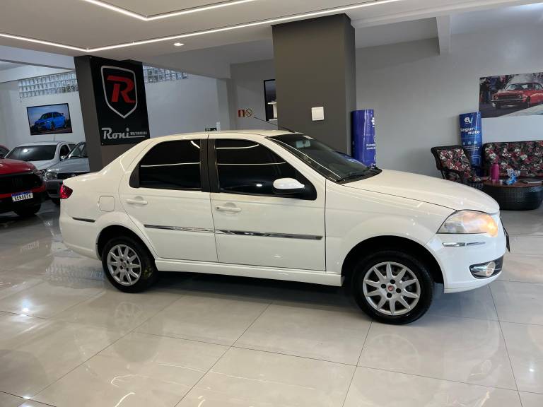 FIAT - SIENA - 2010/2011 - Branca - R$ 28.990,00